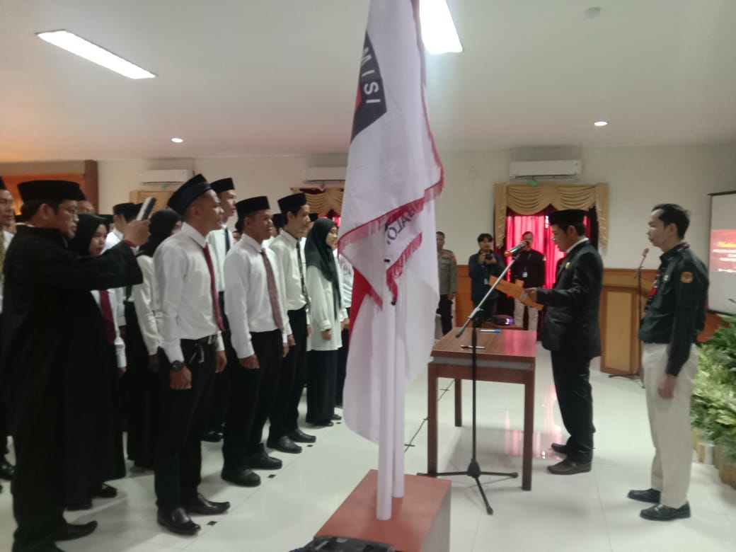 Ketua KPU Tabalong Ardiansyah menyampaikan sambutan, dalam pelantikan PPK