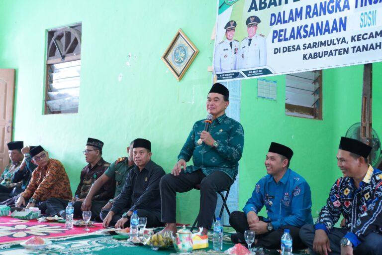 Bupati Zairullah Azhar meninjau program SDSM di Masjid Baiturrahman Desa Sari Mulya Kecamatan Mantewe