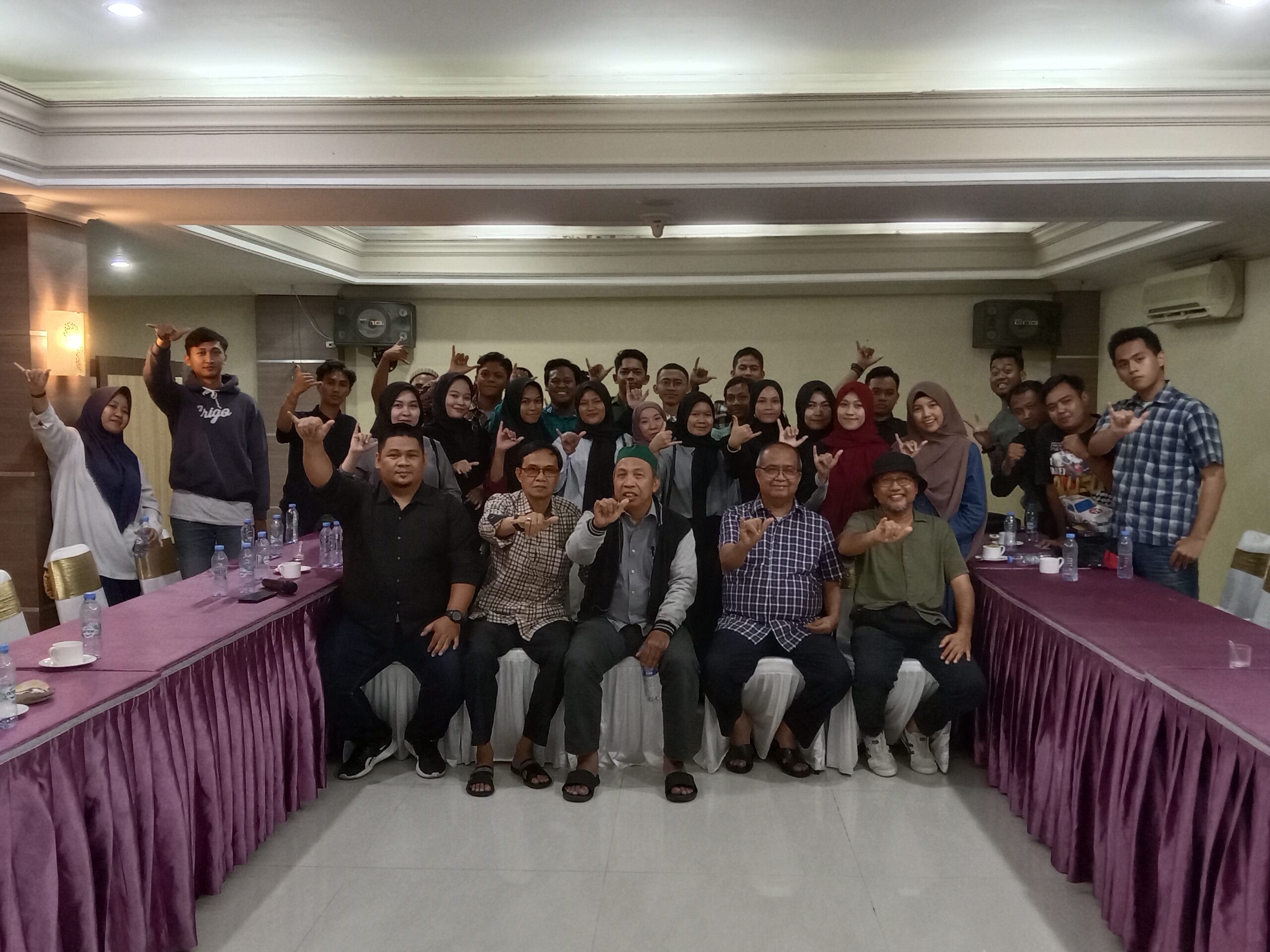Kaum Milenial dan Forum Kalimantan Bangkit Menggelar Dialog di Banjarmasin