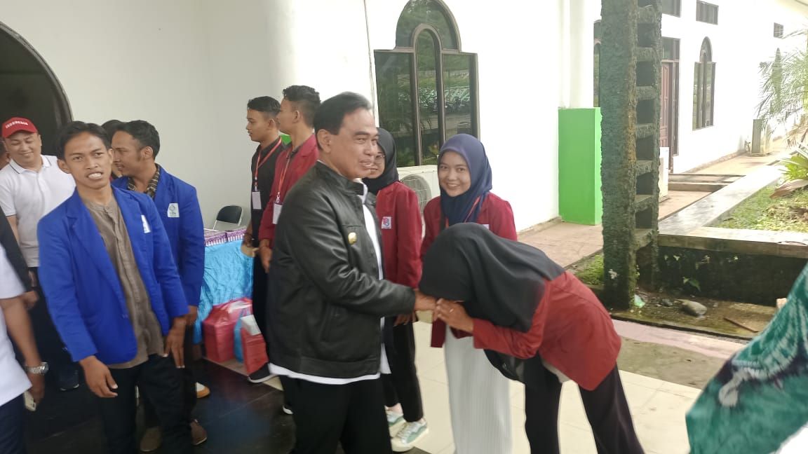 Bupati Tanbu HM Zairullah Azhar menghadiri kongres Badan Eksekutif Mahasiswa (BEM) se-Kalimantan Selatan (Kalsel)