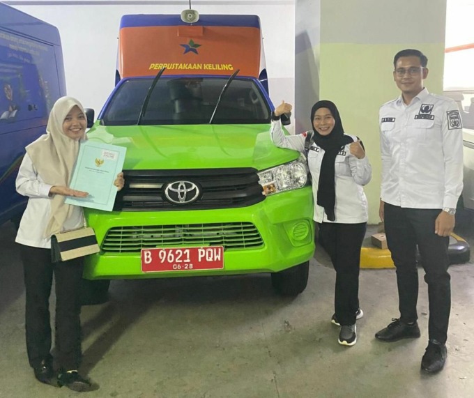 Dispersip Tanah Bumbu mendapat Mobil Perpustakaan Keliling (MPK) dari Perpustakaan Nasional RI di Jakarta