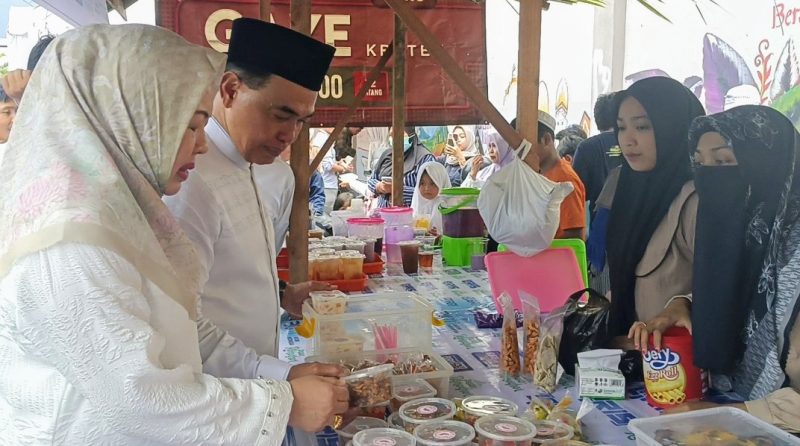 Bupati Tanbu HM Zairullah Azhar Saat Berada di Ramadan Cake Fair 2024